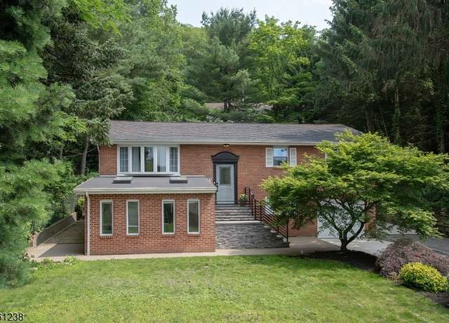 Property at 4 Winona Trl, Jefferson Twp., NJ 07849-1010, 5 beds, 2 baths