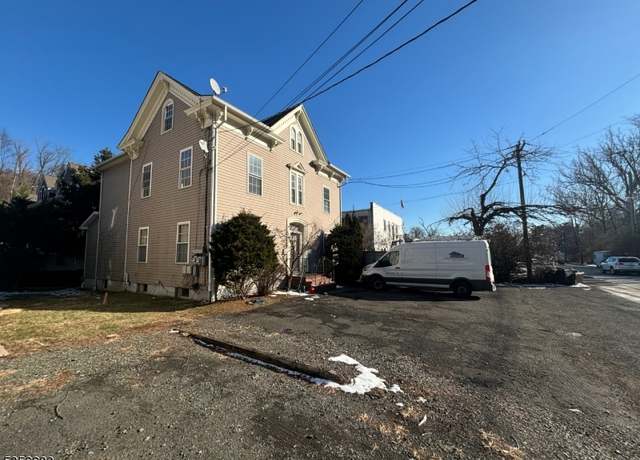 Property at 758 Somerset St #2, Watchung Boro, NJ 07069-4941, 6 beds, 4 baths