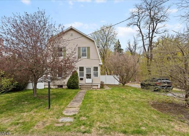 Property at 17 Wausau St, Ogdensburg Boro, NJ 07439-1133, 3 beds, 1 bath