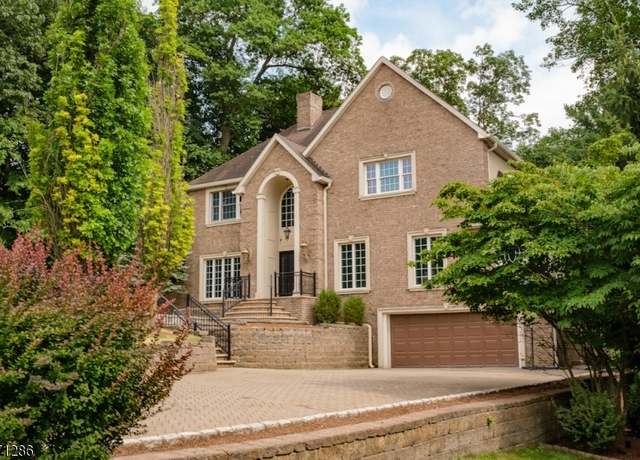 Property at 296 Oakwood Ave, North Haledon Boro, NJ 07508-2423, 4 beds, 3.5 baths