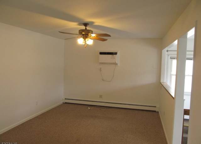 Property at 124 Tulsa Trl, Hopatcong Boro, NJ 07843-1236, 2 beds, 1 bath