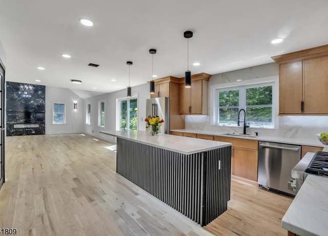 Property at 23 Meadow Ln, Sparta Twp., NJ 07871-3136, 5 beds, 3.5 baths