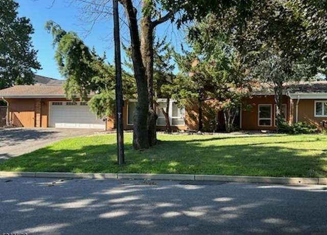 Property at 135 Jefferson Pl, Totowa Boro, NJ 07512-2148, 5 beds, 3.5 baths