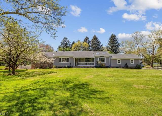 Property at 2 Glenn Rd, Raritan Twp., NJ 08822-3322, 3 beds, 2.5 baths