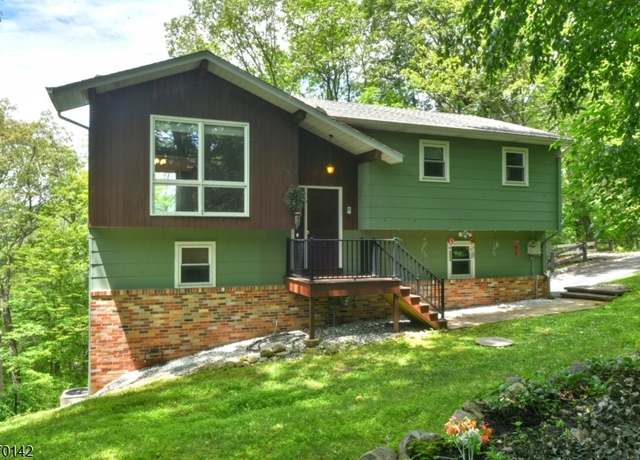 Property at 241 Buena Vista Dr, Ringwood Boro, NJ 07456-2005, 3 beds, 2 baths