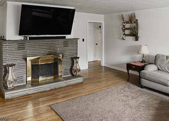 Property at 8 Orchard St, Newton Town, NJ 07860-2610, 3 beds, 2 baths