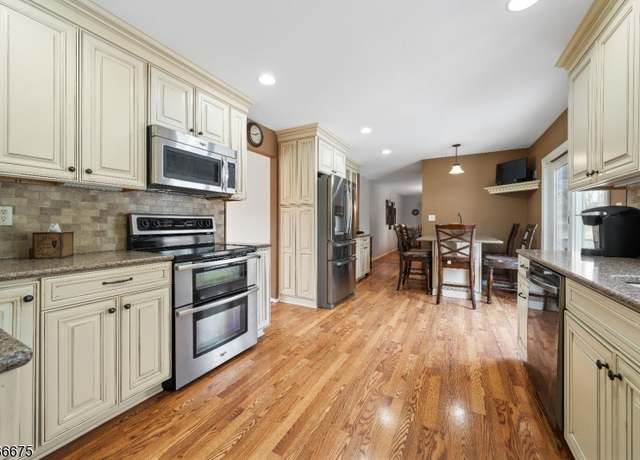 Property at 6 Cambridge Ct, Mount Olive Twp., NJ 07828-3804, 7 beds, 4.5 baths