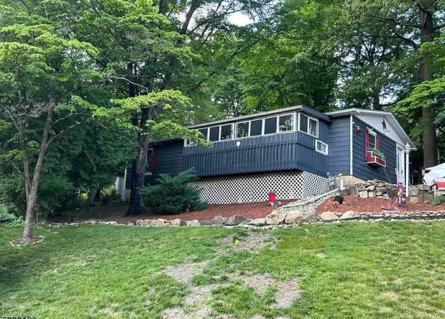 Property at 11 Northwood Dr, High Bridge Boro, NJ 08829-2212, 3 beds, 1 bath