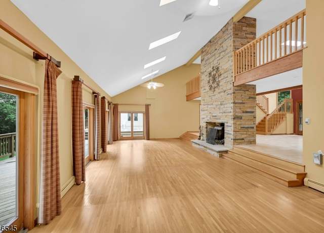 Property at 86 Underrock Rd, Sparta Twp., NJ 07871-3150, 4 beds, 4.5 baths