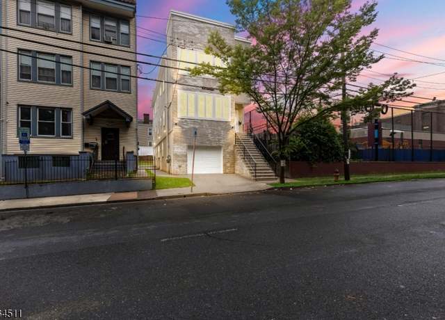 Property at 22 Speedway Ave, Newark City, NJ 07106-2209, 6 beds, 4.5 baths