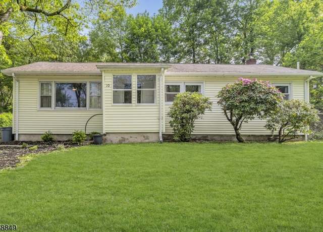 Property at 10 Dale Trl, Hopatcong Boro, NJ 07843-1240, 3 beds, 1 bath