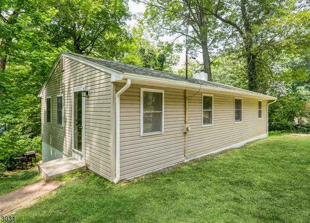 Property at 13 Cliffside Ter, Vernon Twp., NJ 07461-4807, 3 beds, 1 bath