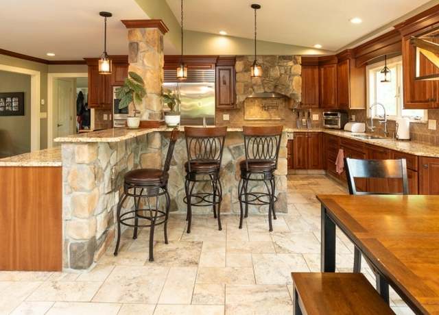 Property at 19 Crest Rd, Wantage Twp., NJ 07461-2612, 4 beds, 3 baths