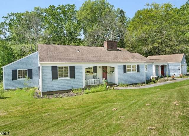 Property at 12 Schoolhouse Ln, Morris Twp., NJ 07960-3326, 3 beds, 2 baths