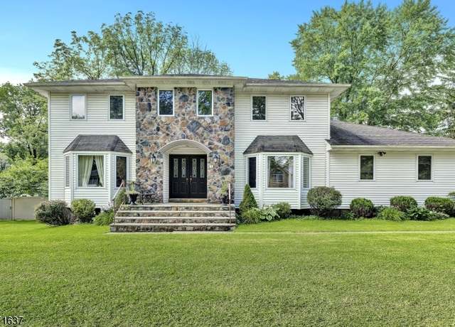 Property at 7 Patchbox Ct, Parsippany-troy Hills Twp., NJ 07005-9605, 4 beds, 2.5 baths