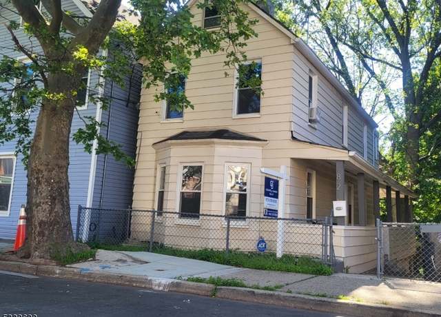 Property at 82 Palm St, Newark City, NJ 07106-1118, 3 beds, 1.5 baths