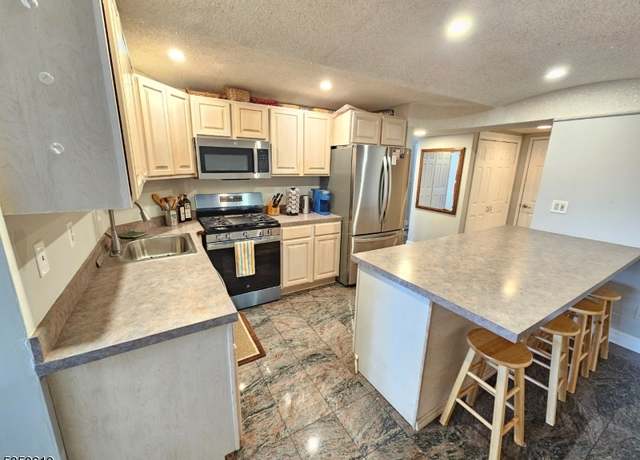 Property at 403 Heights Dr, Haledon Boro, NJ 07508-1039, 2 beds, 2.5 baths