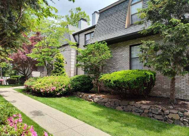 Property at 22 Falls Bridge Dr, Totowa Boro, NJ 07512-1719, 2 beds, 2 baths