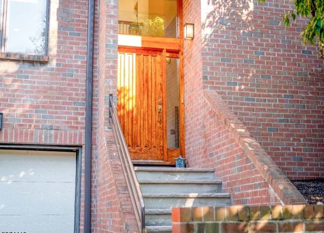 Property at 6 Andrea Dr, Fairfield Twp., NJ 07004, 3 beds, 2.5 baths