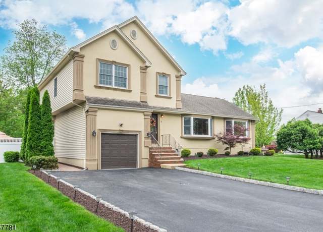 Property at 4 Malcolm Dr, Fairfield Twp., NJ 07004-1524, 3 beds, 2.5 baths