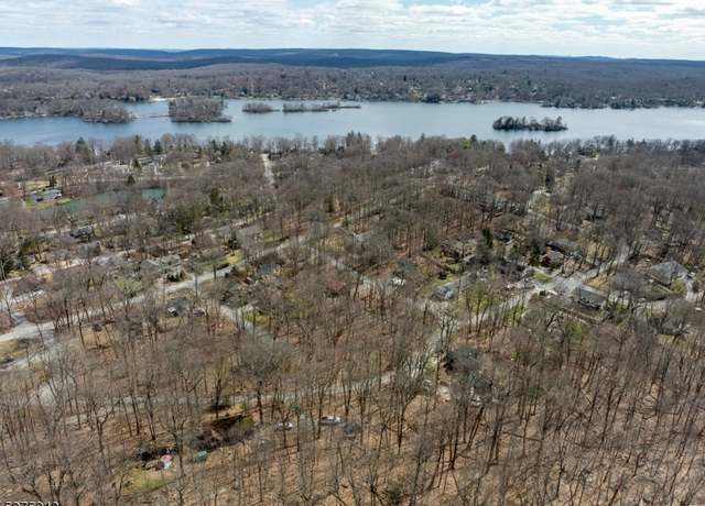 Property at 222 Acabonack Rd, Vernon Twp., NJ 07422-1703