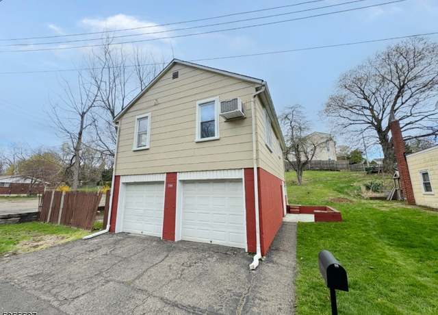 Property at 633 Warren St, Phillipsburg Town, NJ 08865-3233, 2 beds, 1 bath