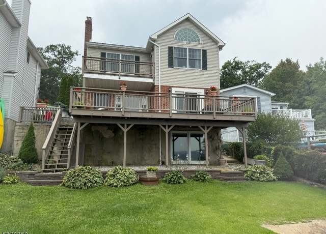 Property at 131 Maxim Dr, Hopatcong Boro, NJ 07843-1900, 3 beds, 3 baths