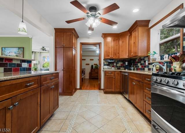 Property at 67 So 18Th St, Kenilworth Boro, NJ 07033-1601, 6 beds, 3 baths