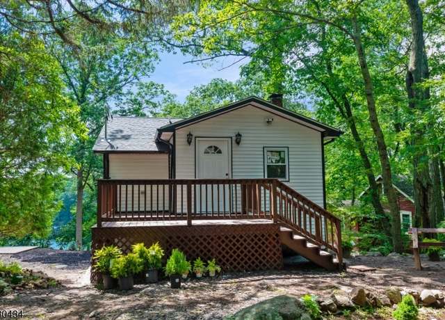 Property at 8 Hillcrest Trl, Byram Twp., NJ 07821-3149, 2 beds, 1.5 baths