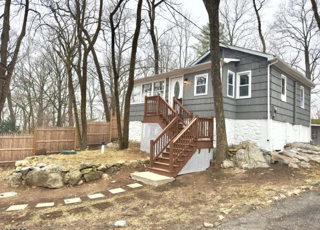 Property at 128 Bucknell Trl, Hopatcong Boro, NJ 07843-1716, 2 beds, 1 bath