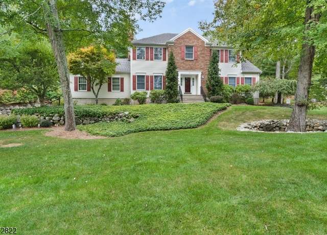 Property at 6 Everest Dr, Allamuchy Twp., NJ 07840-2844, 4 beds, 2.5 baths