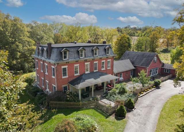 Property at 17 Havens Rd, Wantage Twp., NJ 07461-3926, 8 beds, 4.5 baths