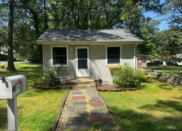 Property at 8 Spruce Path, Mount Arlington Boro, NJ 07856-2309, 1 bed, 1 bath
