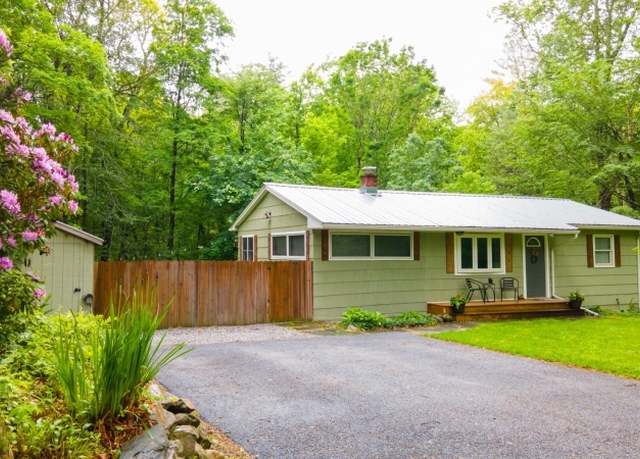Property at 3 Pine Dr, Hampton Twp., NJ 07860-6708, 2 beds, 1 bath