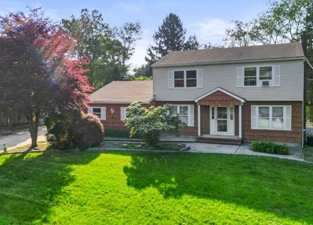 Property at 1265 Iris St, North Brunswick Twp., NJ 08902-1767, 4 beds, 2.5 baths
