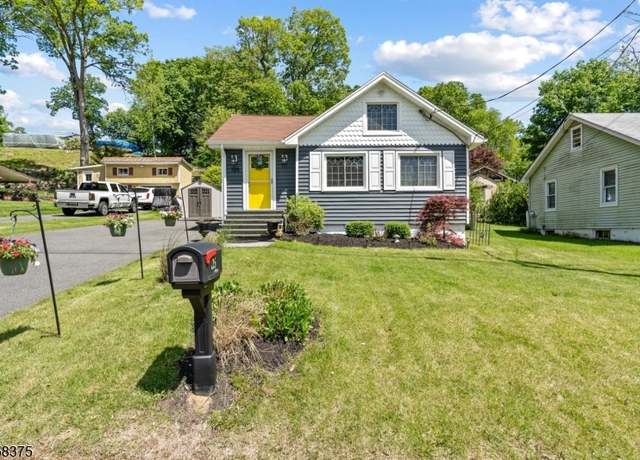 Property at 125 Schwarz Blvd, Jefferson Twp., NJ 07849-1620, 3 beds, 1 bath