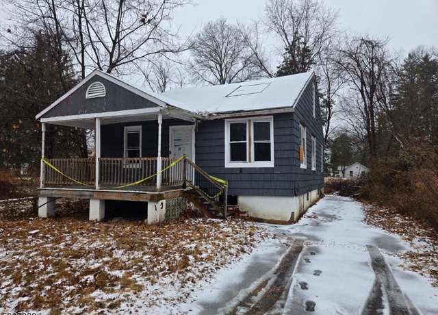 Property at 20 Oak St, Lincoln Park Boro, NJ 07035-2416, 2 beds, 1 bath