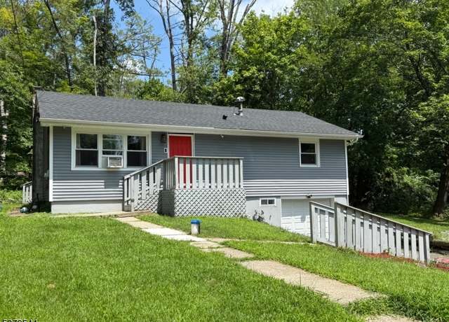 Property at 6 Polk Pl, Vernon Twp., NJ 07462-3542, 3 beds, 1.5 baths
