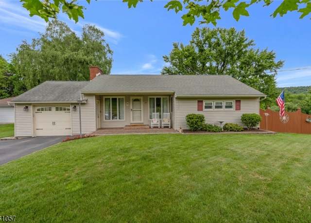 Property at 105 Vernon Ave, Hamburg Boro, NJ 07419-1116, 3 beds, 1.5 baths