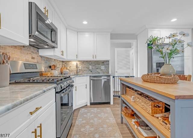 Property at 28 Koehler Dr, South Bound Brook Boro, NJ 08880-1305, 3 beds, 1.5 baths