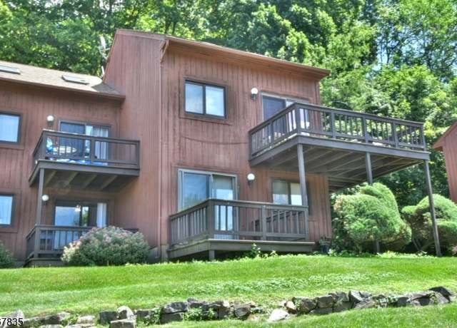 Property at 3 Deer Valley Ln, Vernon Twp., NJ 07462-4554, 2 beds, 1 bath