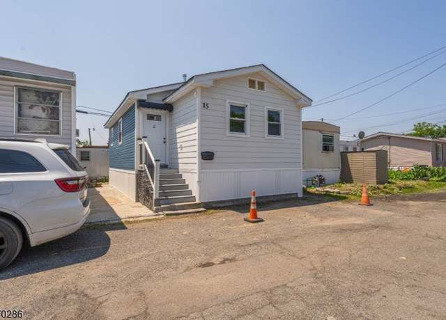 Property at 15 Spruce St, Moonachie Boro, NJ 07074-1806, 2 beds, 2 baths