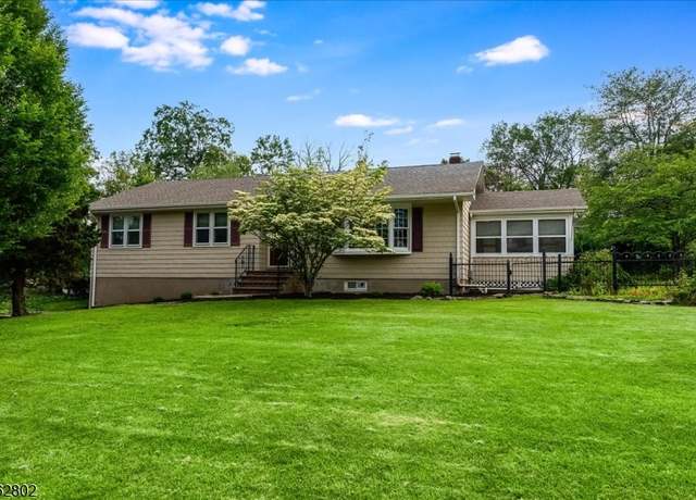 Property at 1 Woodcrest Rd, Hanover Twp., NJ 07981-1318, 3 beds, 1.5 baths