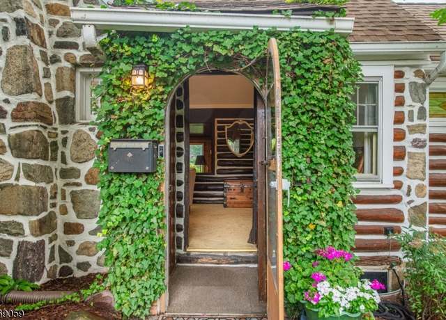 Property at 18 Mosswood Trl, Denville Twp., NJ 07834-2822, 3 beds, 2 baths