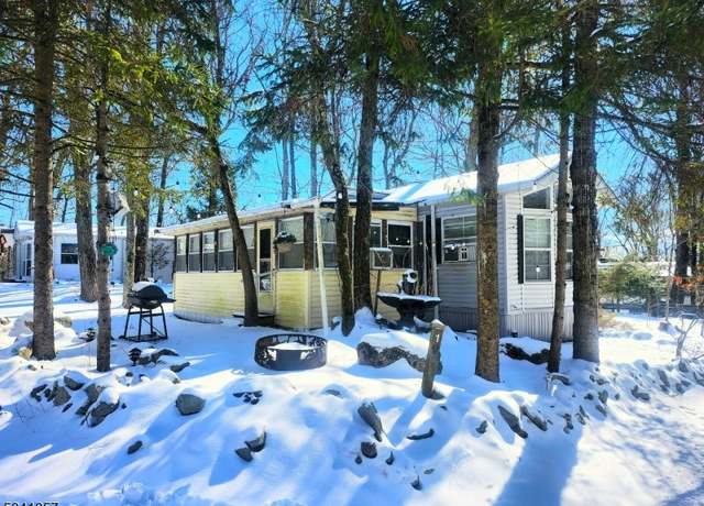 Property at 102 Dogwood Vlg, Vernon Twp., NJ 07461-4482, 2 beds, 1 bath