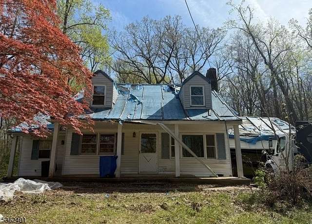 Property at 14 Ninth St, Warren Twp., NJ 07059-6714, 3 beds, 1 bath