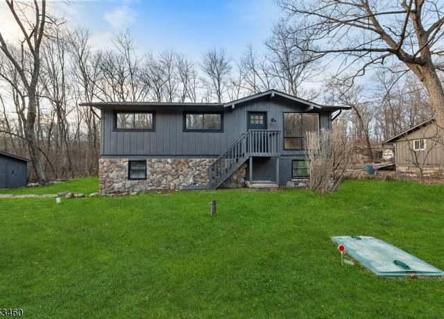 Property at 10 Glenbrook Dr, Hampton Twp., NJ 07860-6583, 3 beds, 1 bath