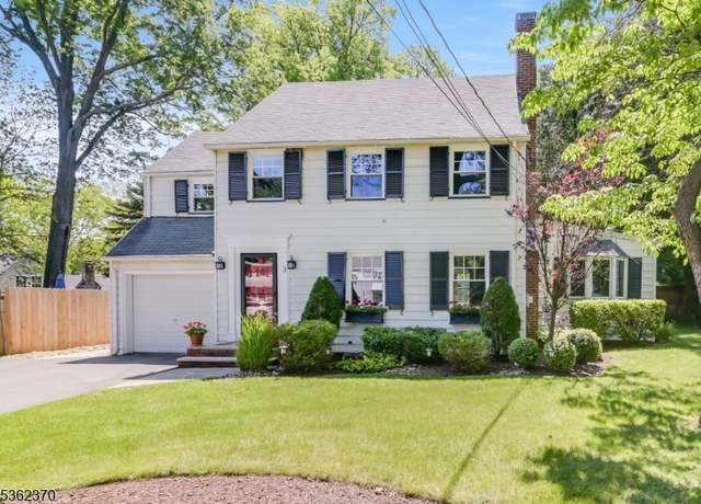 Property at 3 Ivy Pl, North Plainfield Boro, NJ 07062-2327, 4 beds, 2.5 baths