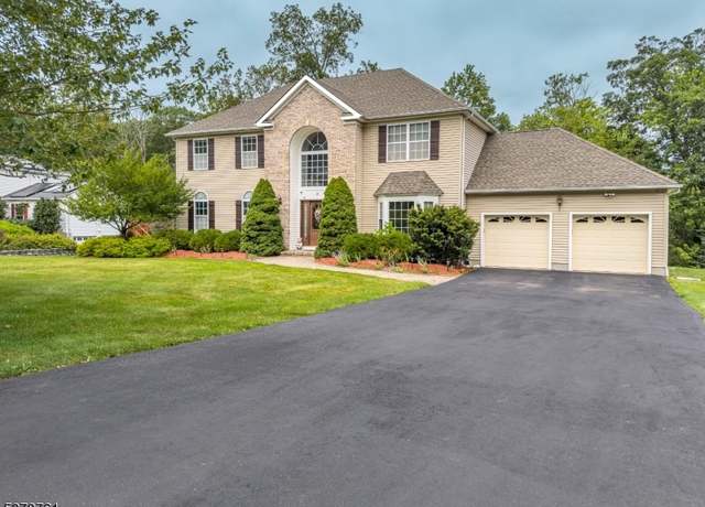 Property at 19 Lisa Dr, Mount Olive Twp., NJ 07828-1426, 4 beds, 3.5 baths