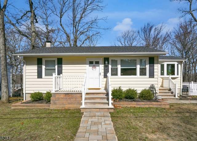 Property at 128 Rollins Trl, Hopatcong Boro, NJ 07843-1777, 2 beds, 1 bath